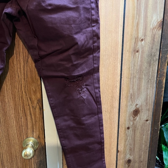 Plus size distressed stretched jeans. - Picture 3 of 6